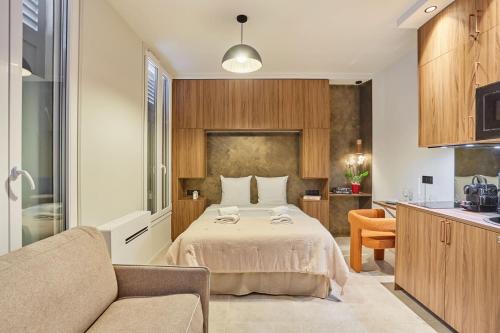 Vincennes Apartment | Suite Premium facing the Chateau de Vincennes