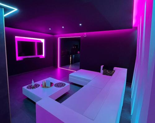 Bonneville Apartment | Suite Privée Romantique - Jacuzzi & Hammam