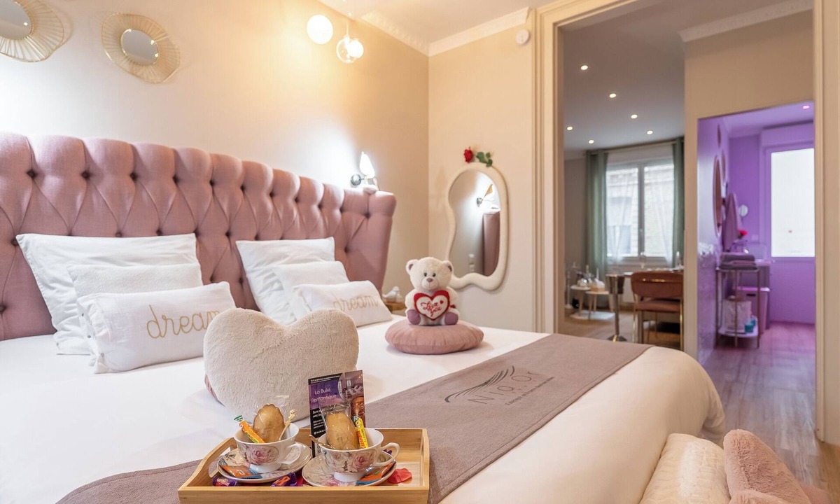 Calais Apartment | Suite Romantique à 5 mn de la Plage " la Bulle Romantique "