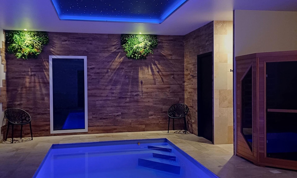 Bligny sur Ouche Apartment | Suite SAPHIR with private spa and pool- Bélénos Suites et Spa