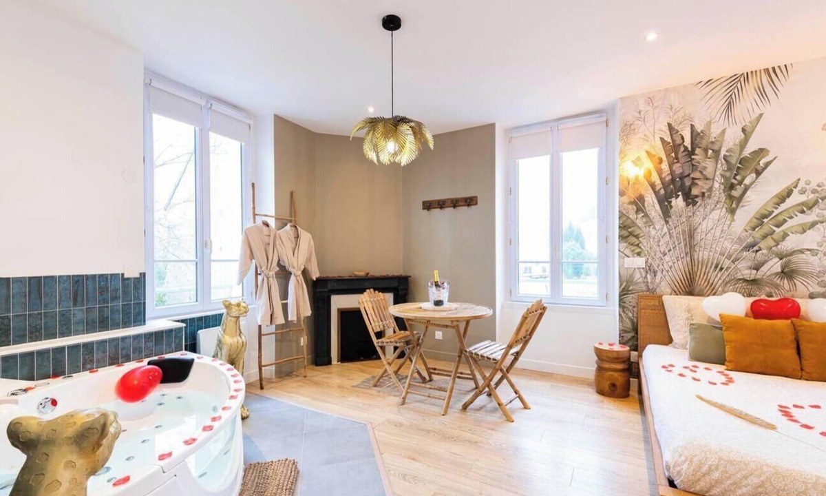 Nanteuil-les-Meaux Bed & Breakfast | Suite Savane with Jacuzzi 15min Disney