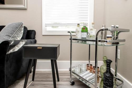Pettaway Apartment | Suite & Simple in SoMa - A Stylish Stay for 1 or 2