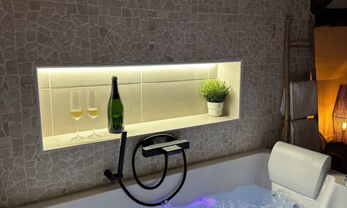 Trie-Chateau Apartment | Suite Spa Cinta - 100% relaxing private suite with balneotherapy and sauna