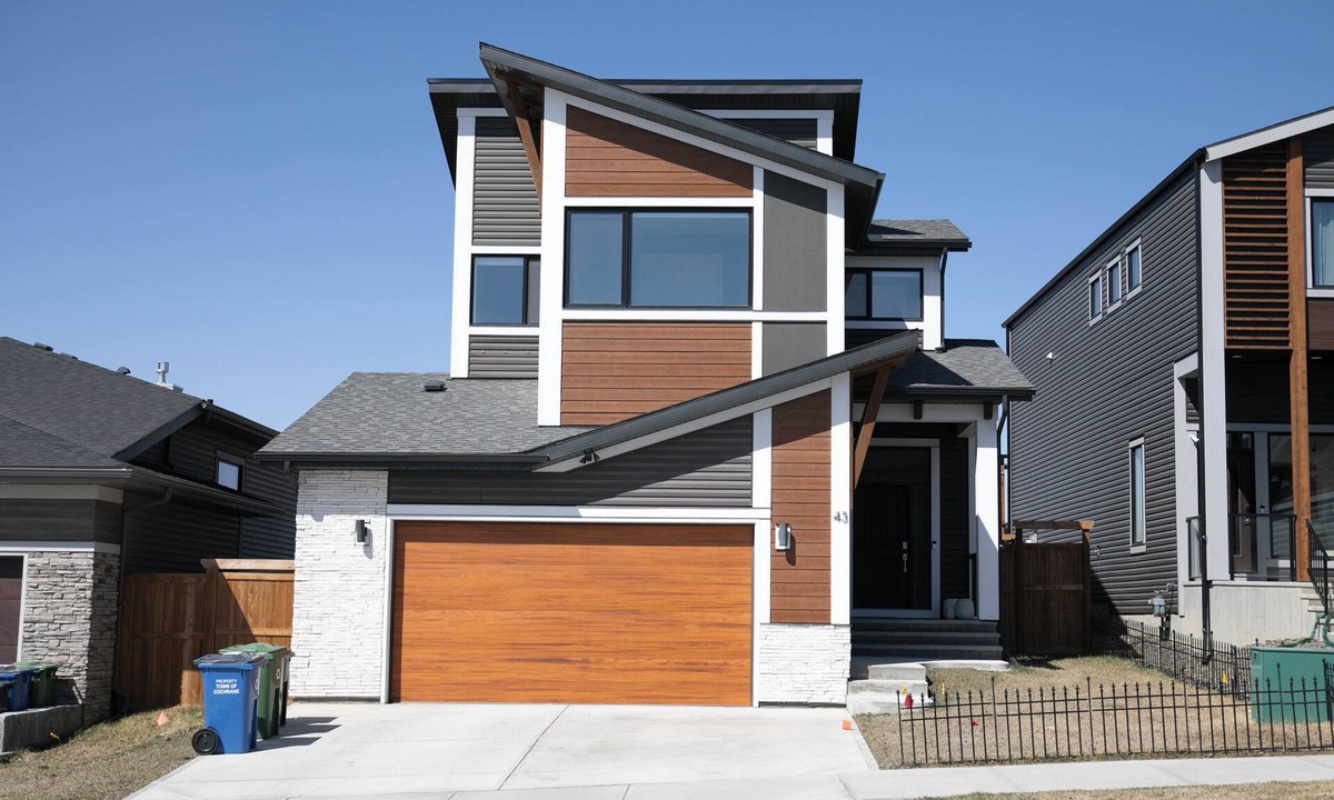 Cochrane House | Suite Stay in Cochrane