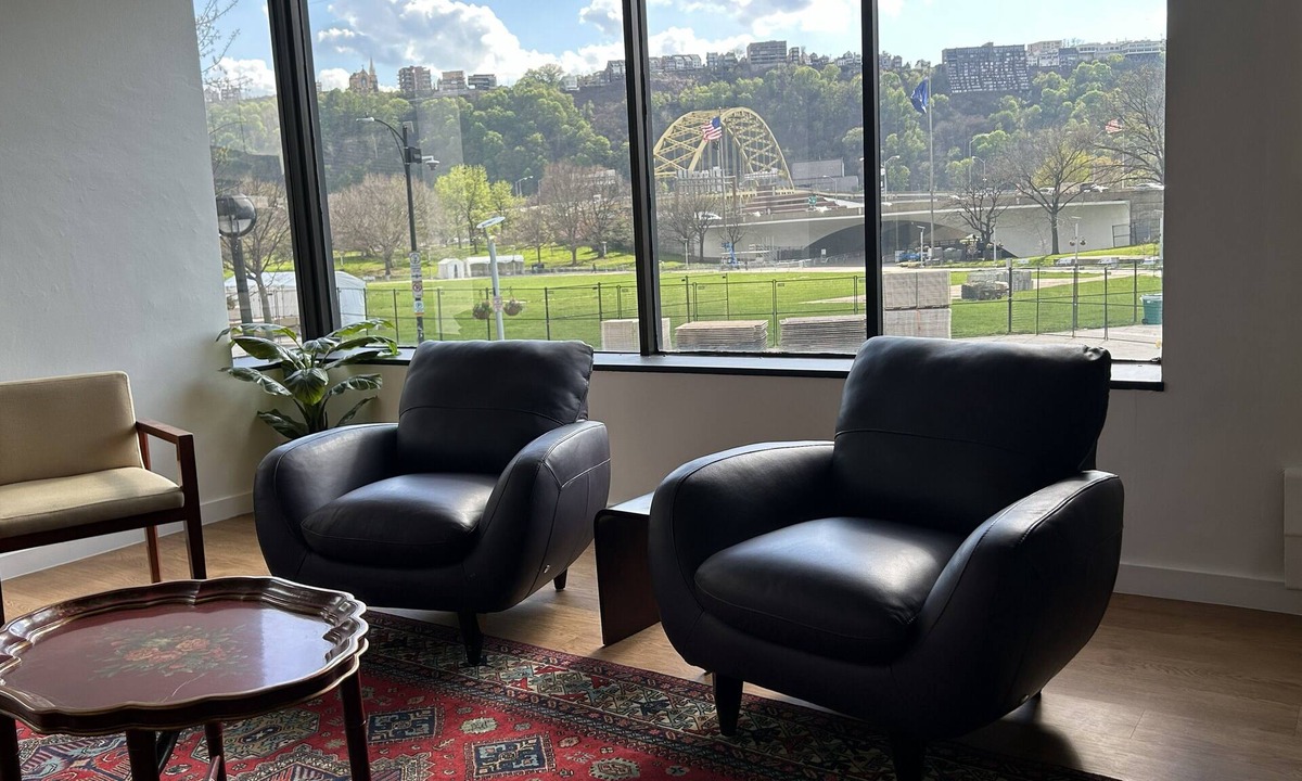 Downtown Pittsburgh Apartment | Suite steps from the Draft Experience at Point State Park - sleeps 8
