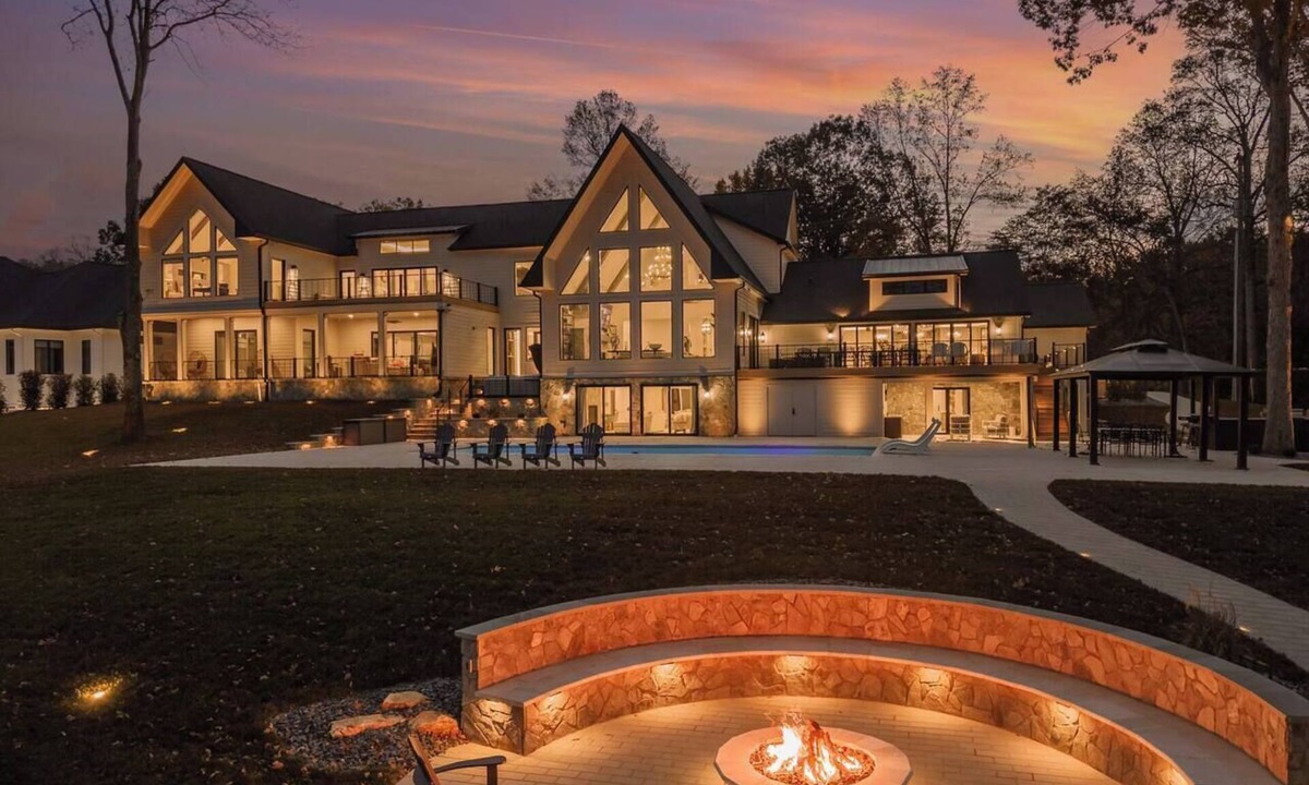 North Shore House | Suite View - Smith Mountain Lake
