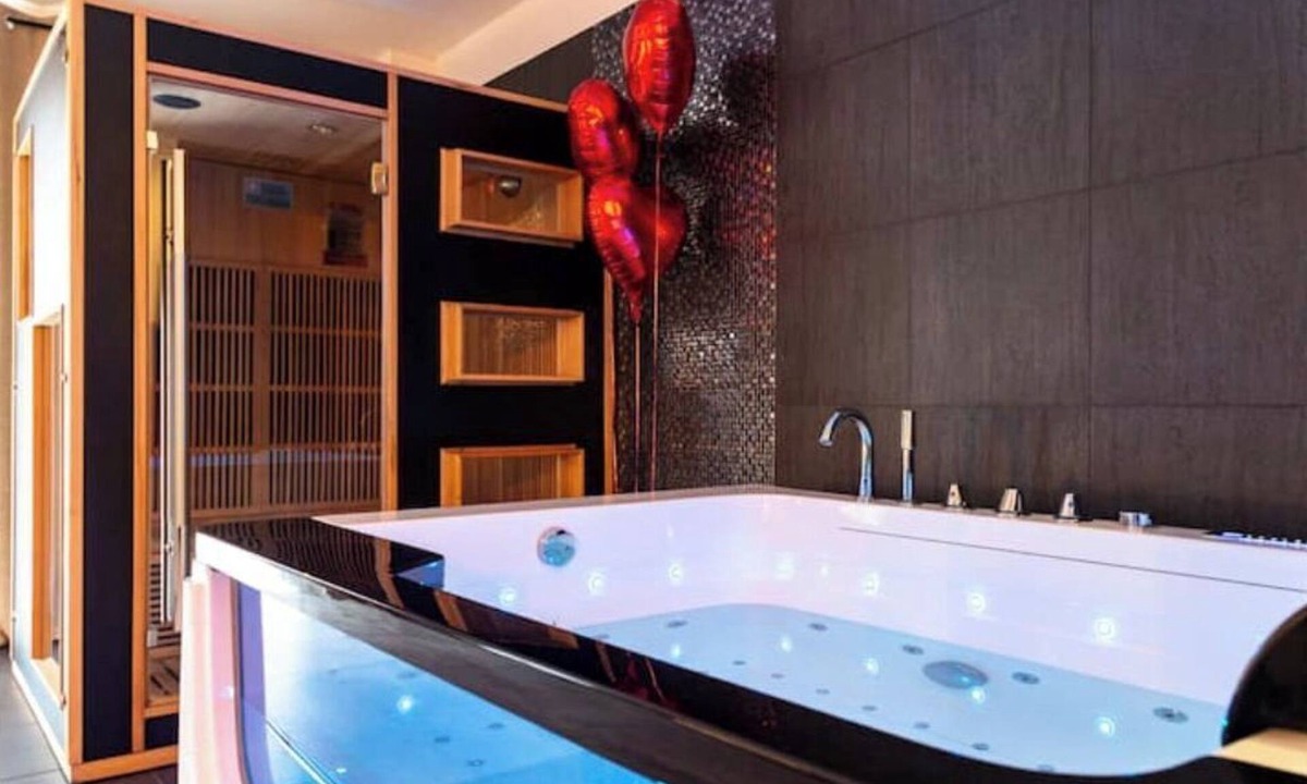 Montchapet Apartment | Suite with jacuzzi-sauna Darcy/suite and spa 21