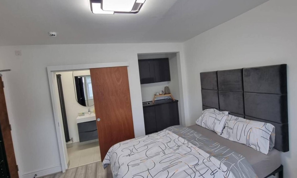 London Colney House | Suite with kitchenette 2