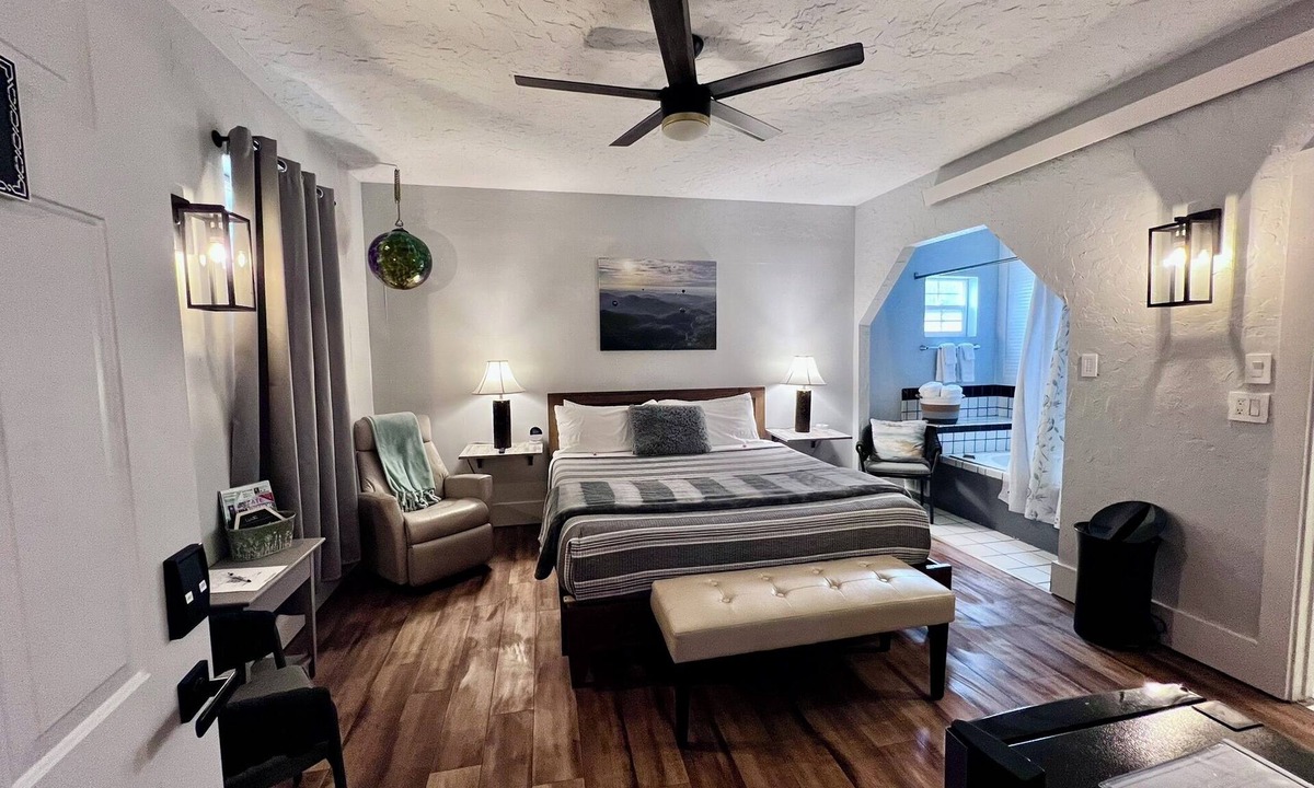 Custer Apartment | Suite101 "Steller Sea Eagle"