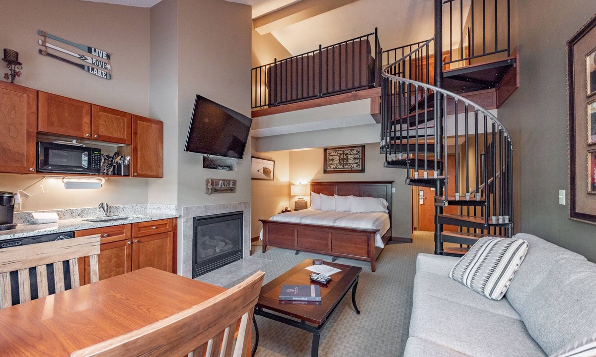 Thayerville Condo | Suites at Silver Tree: A314 Studio & Loft Standard View