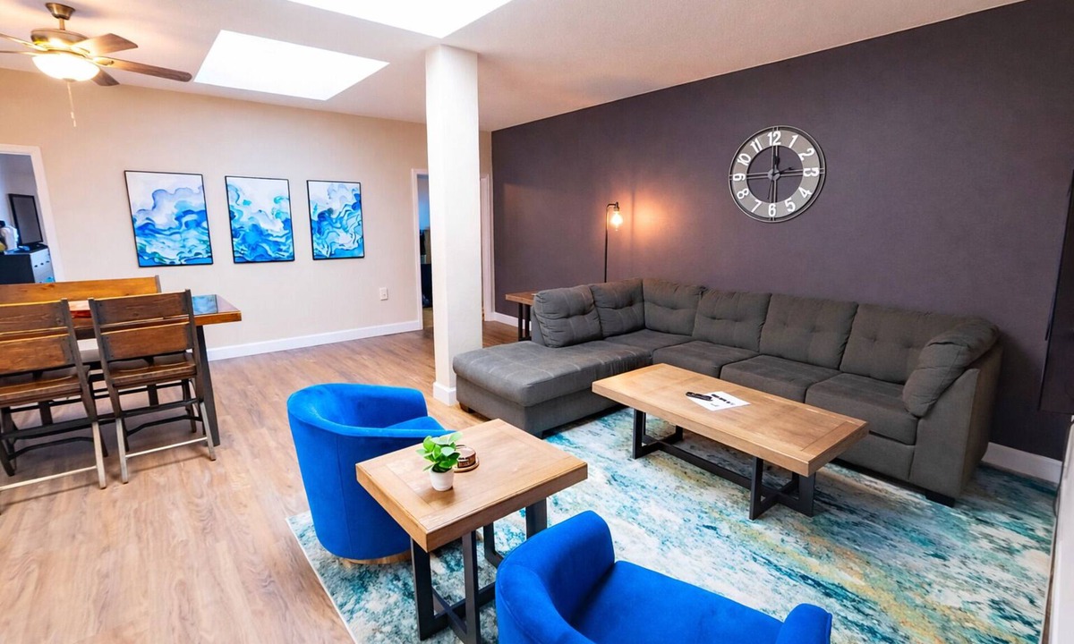 Oread Apartment | Suites on Mass - 911 Massachusetts suite C2
