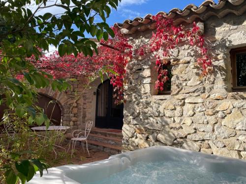 Saint-Hippolyte-du-Fort Bed & Breakfast | Suites romantiques avec Jacuzzi privatif ou baignoire ronde Terrazzo