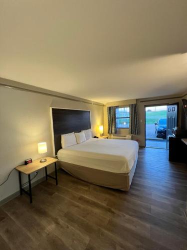 Sulphur Hotel | Sulphur Extended Stay