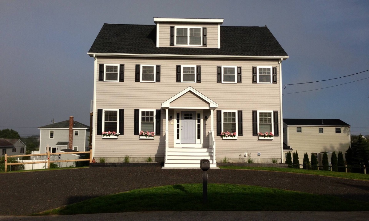 Point Judith House | Summer 2025 one week left Aug 23-30.