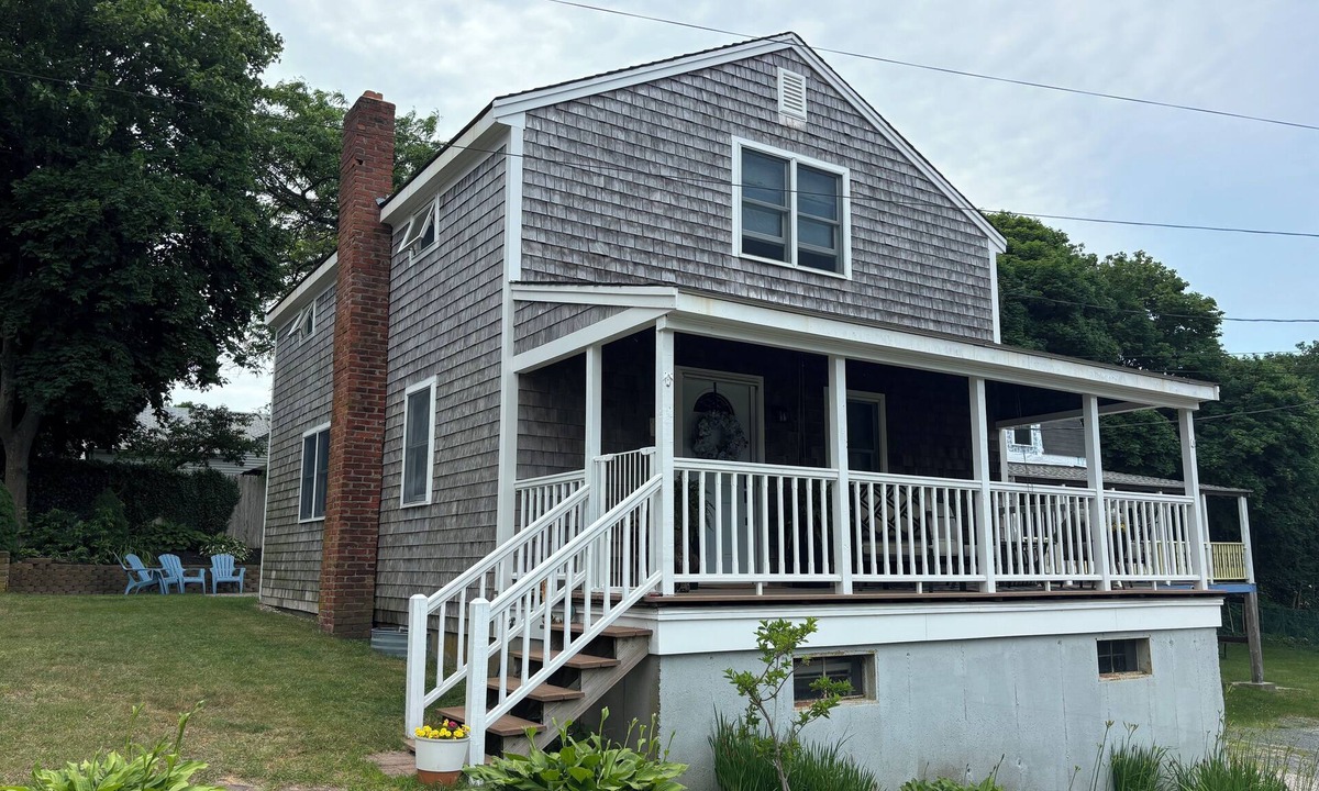 Plymouth Cottage | Summer 2025 OPEN 2BR cottage steps to White Horse Beach. Sleeps Six.