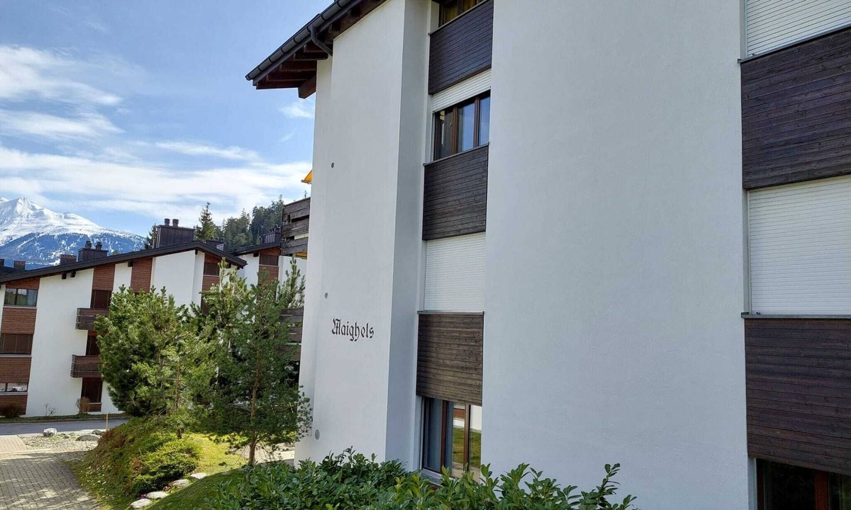 Laax Apartment | Summer apartment in Laax Murschetg, quiet location, 2 min. to the gondola, with balcony