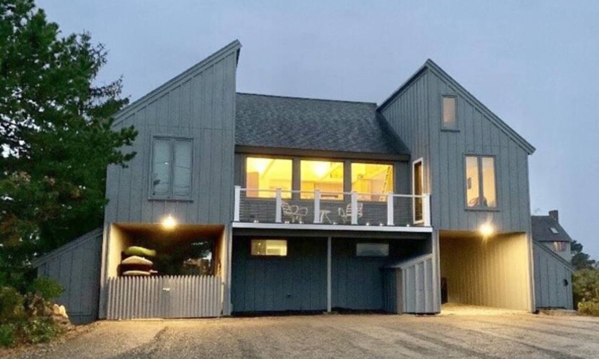 Scarborough House | Summer at the Salty Dolphin!