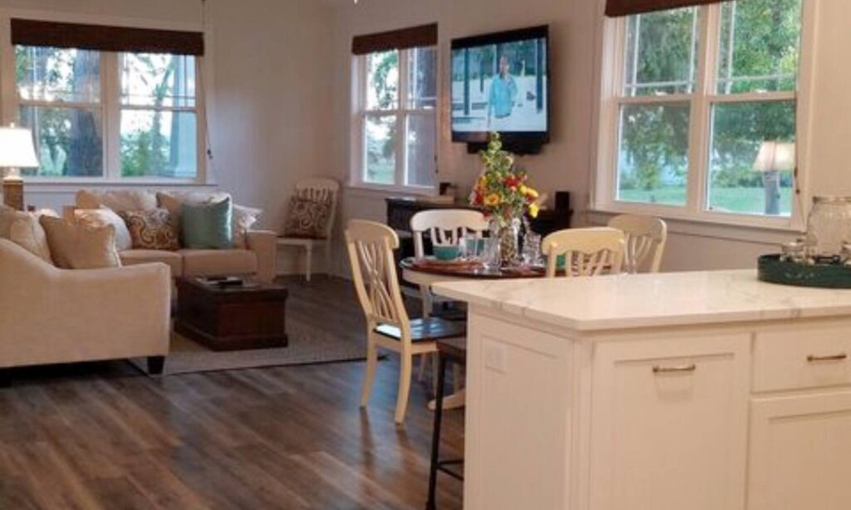 Darien Cottage | Summer Breeze Cottage