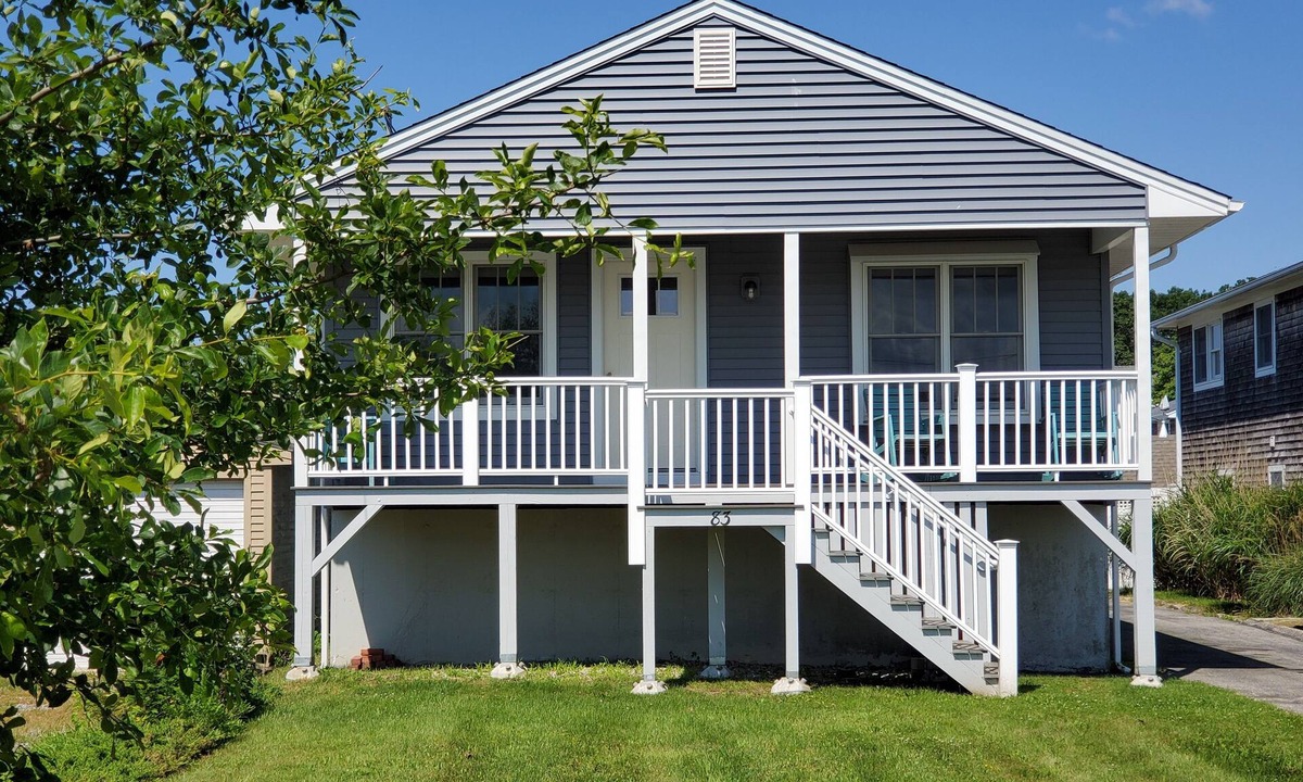 Groton Cottage | Summer Cottage with Water Access