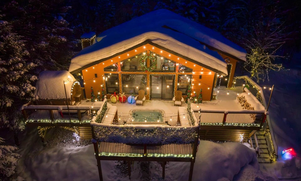 Lac-Superieur Ski Chalet | Summer Escape Mont Tremblant National Park Jacuzzi