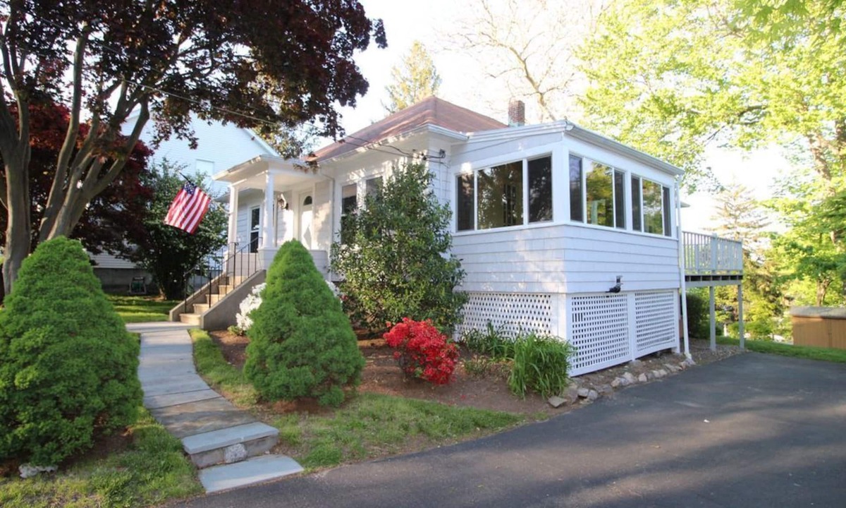 Darien House | Summer Fun near Weed Beach & Pear Tree, Noroton Heights train