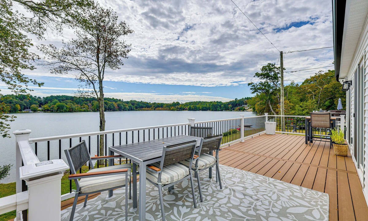 Thompson House | Summer Gem on the Lake: Swim & Kayak in Thompson!