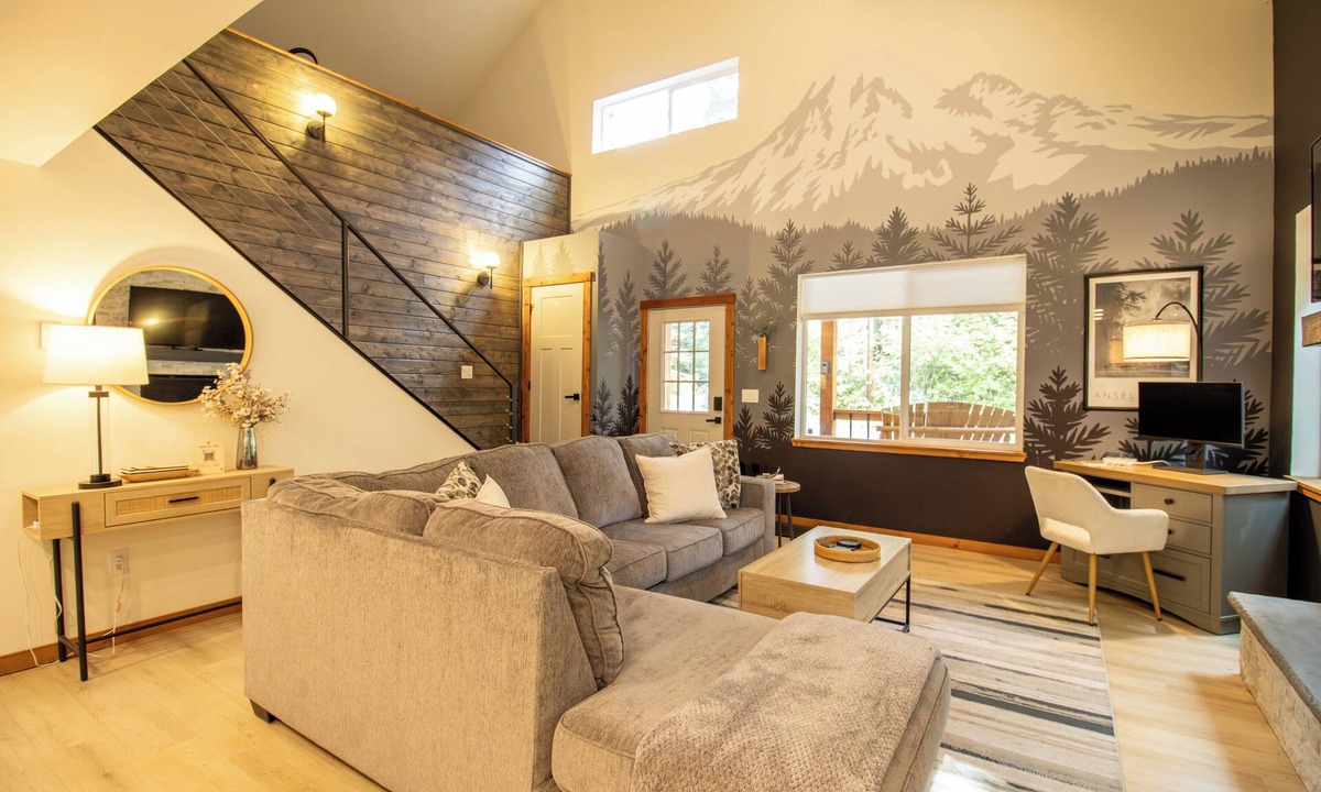 Ashford House | Summer Getaway at Mt Rainier - Sleeps 8 - Hot Tub