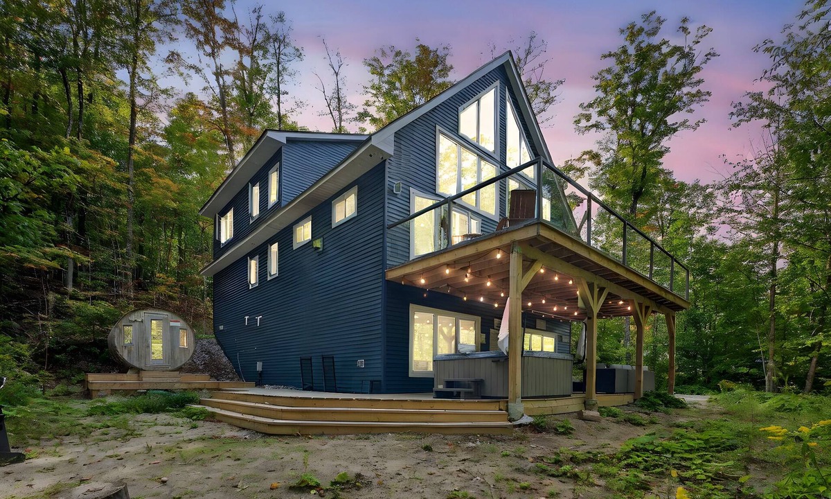 Dysart et al Cabin | Summer getaway, Hot Tub, Sauna, EV Charger