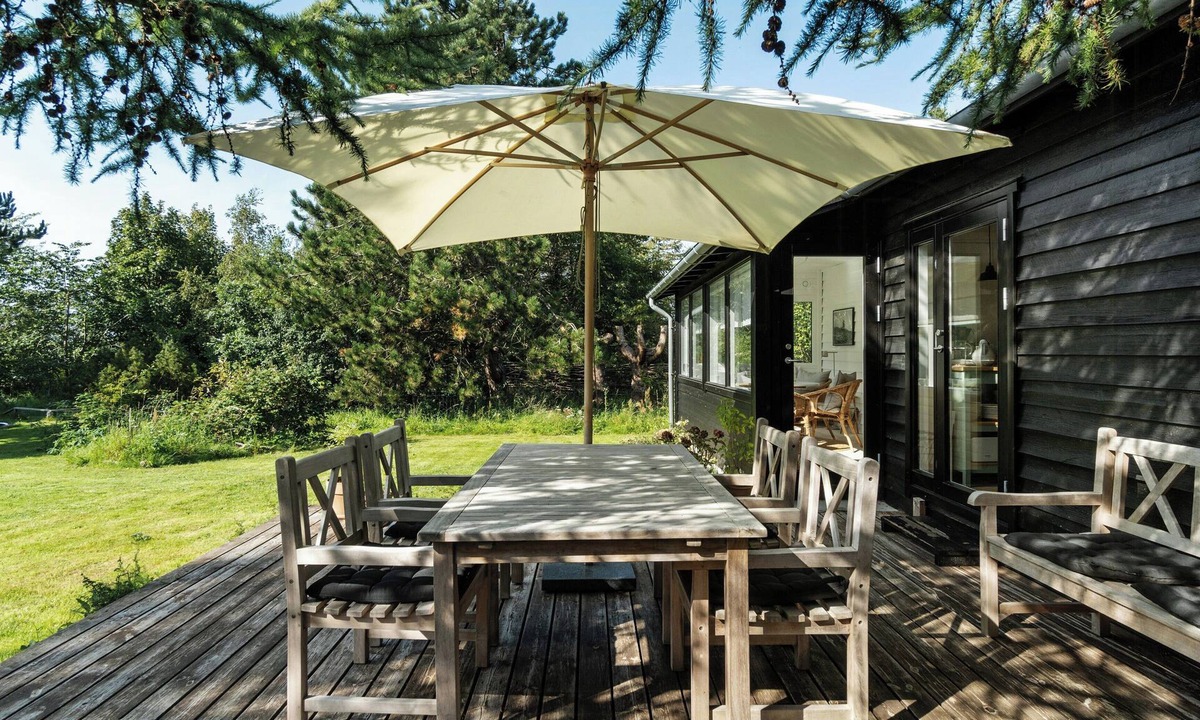 Faarevejle House | Summer home idyll in oasis by Sejerø Bay