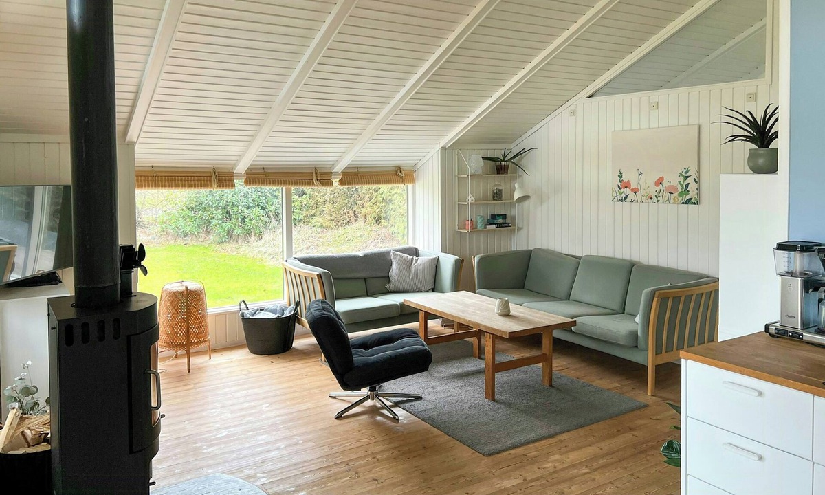 Saksild Strand House | Summer house 344 steps from beach near Saksild