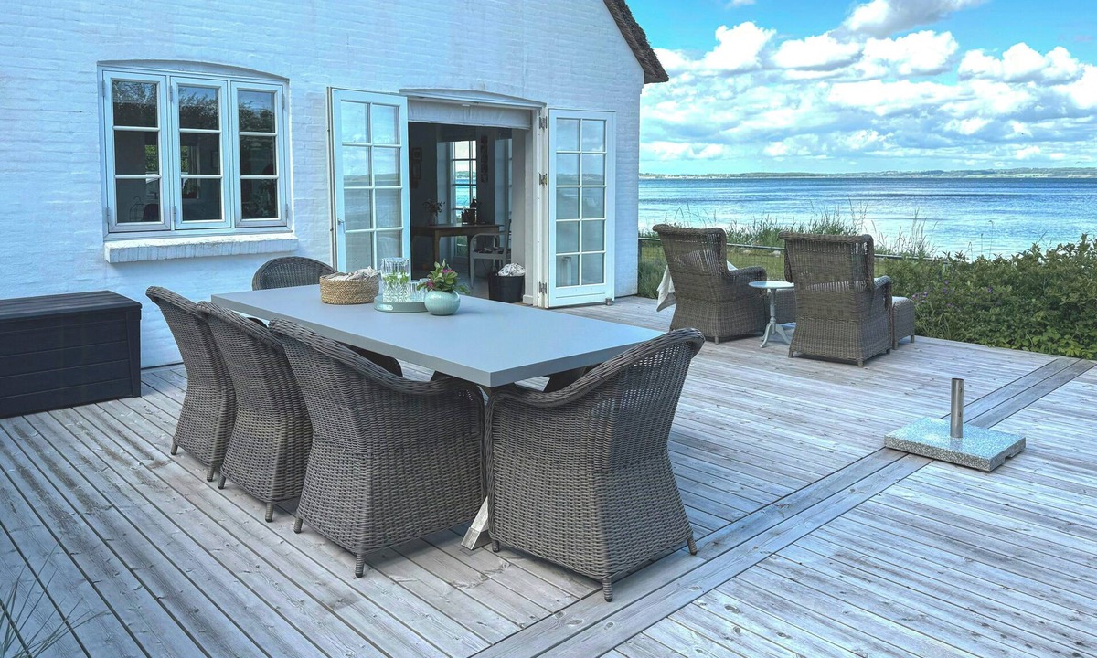 Ebberup House | Summer house in fisherman's style by Helnæs Bay