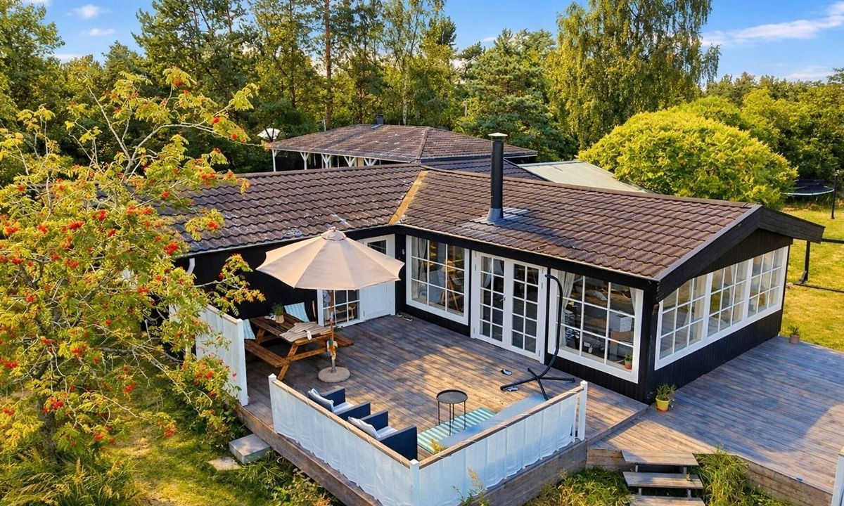 Melby Cottage | Summer house near beach and forest with large garden