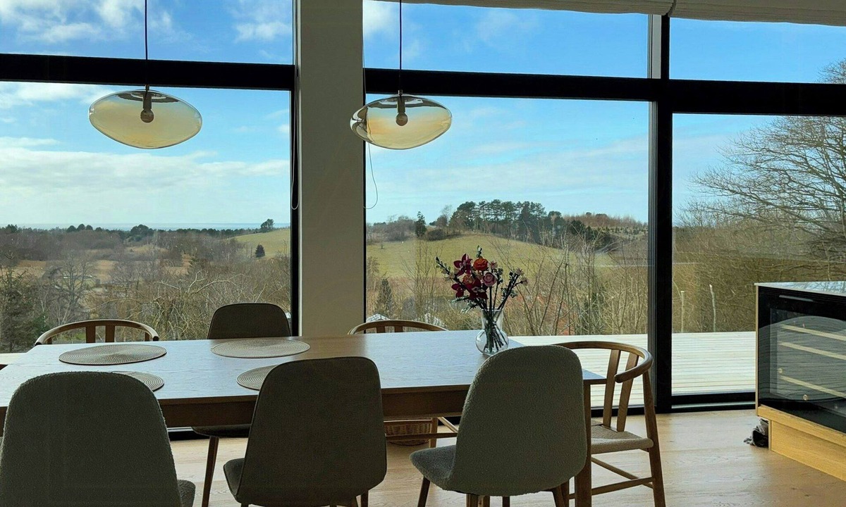 Faarevejle House | Summer house on hillside plot by Sejerø Bay