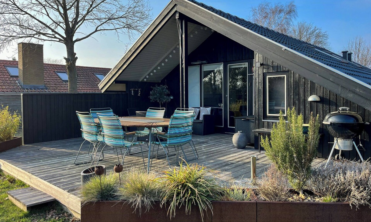 Karrebksminde House | Summer house with authentic charm on Enø