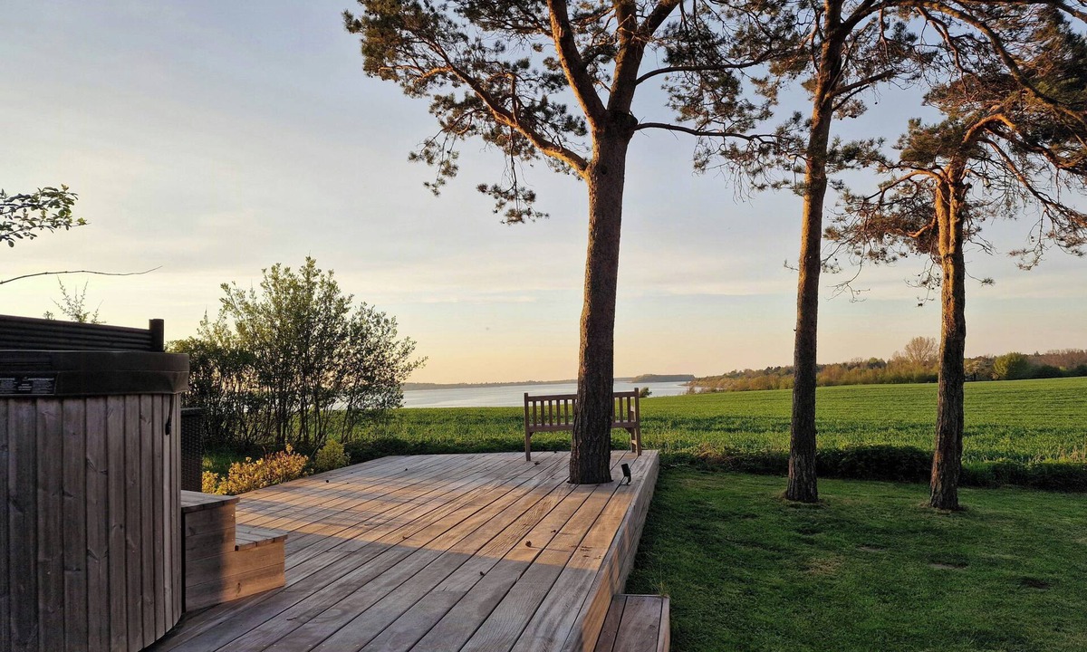 Kirke Hyllinge House | Summer house with 180-degree views of the Isefjord