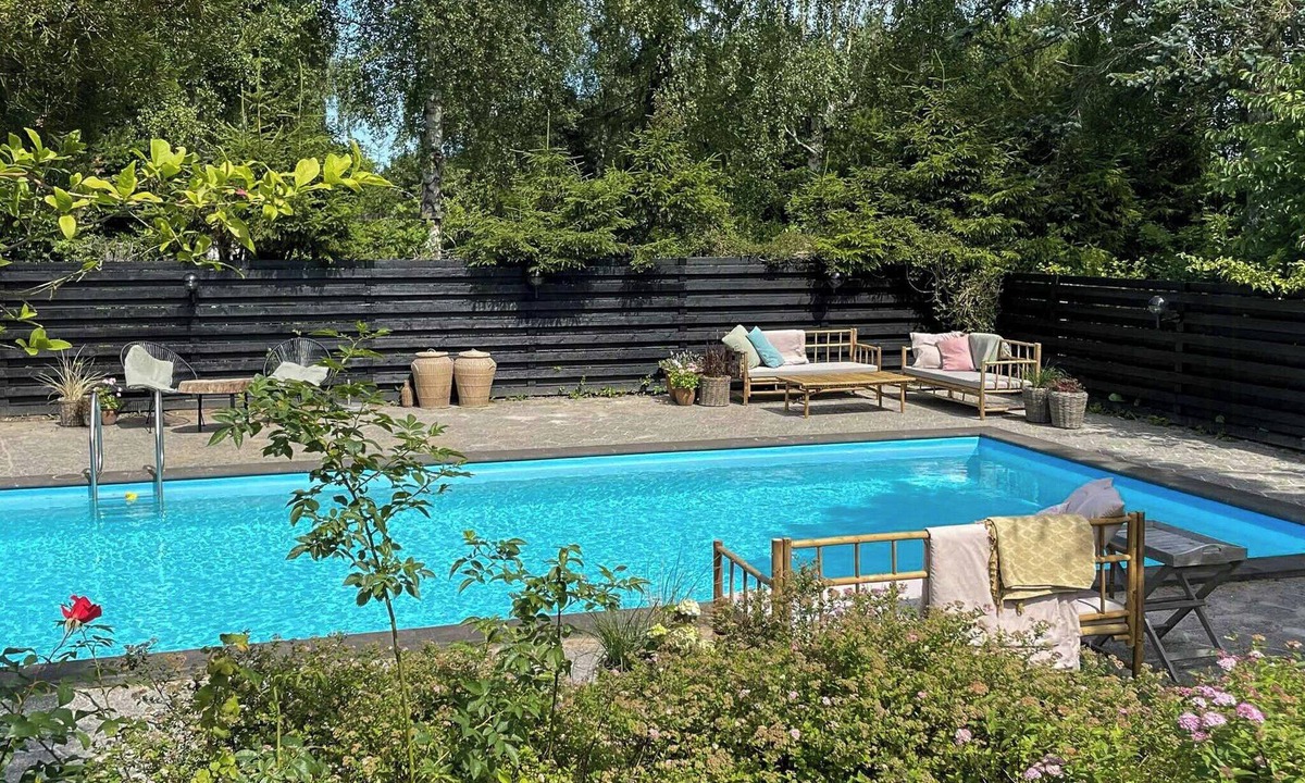 Dronningmolle House | Summer house with pool near Dronningmølle beach
