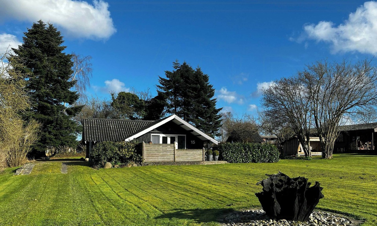 Hejsager Strand House | Summer house with forest view near Hejsager Beach
