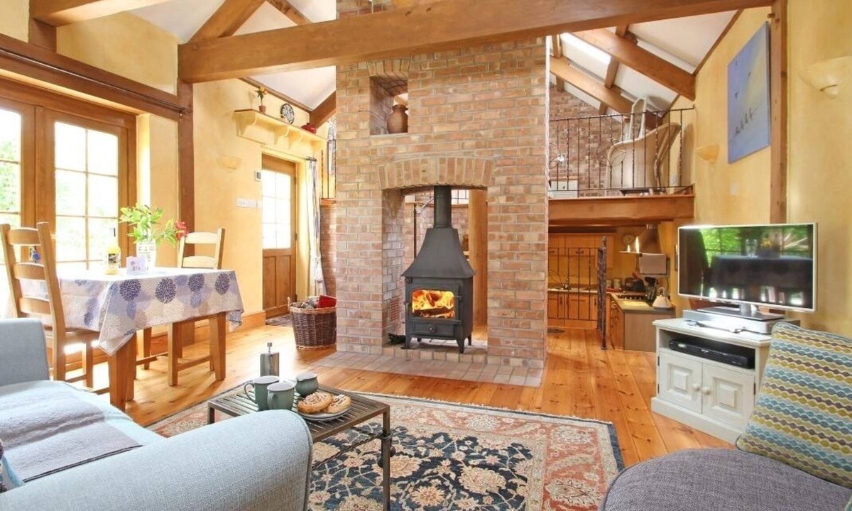 Mabe Cottage | SUMMER HOUSE, with open fire in Helston