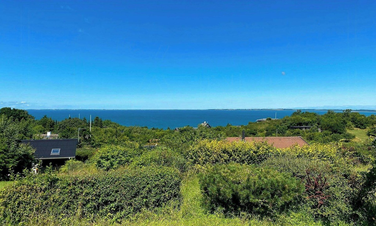 Hoeve Strand House | Summer house with sunset over Sejerø Bay