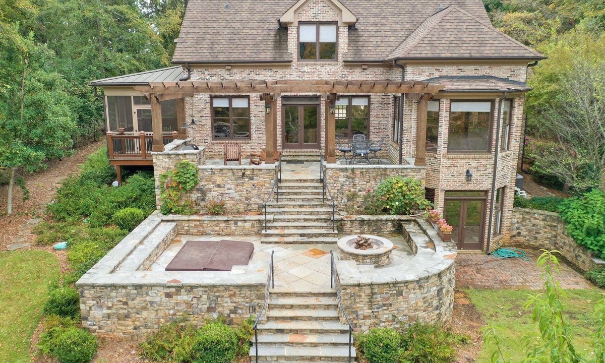 Eatonton House | Summer is Filling Up Fast! The Most Often Rented Cottage on Lake Oconee!