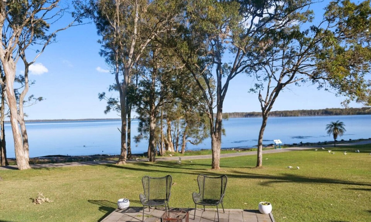 Lake Munmorah House | Summer Lakefront Bliss and Pool