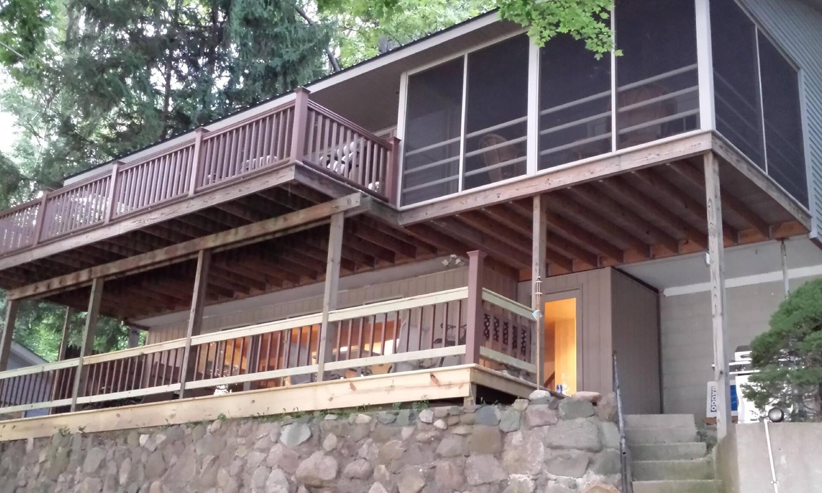 Reading House | Summer or fall. Life on the lake is good.