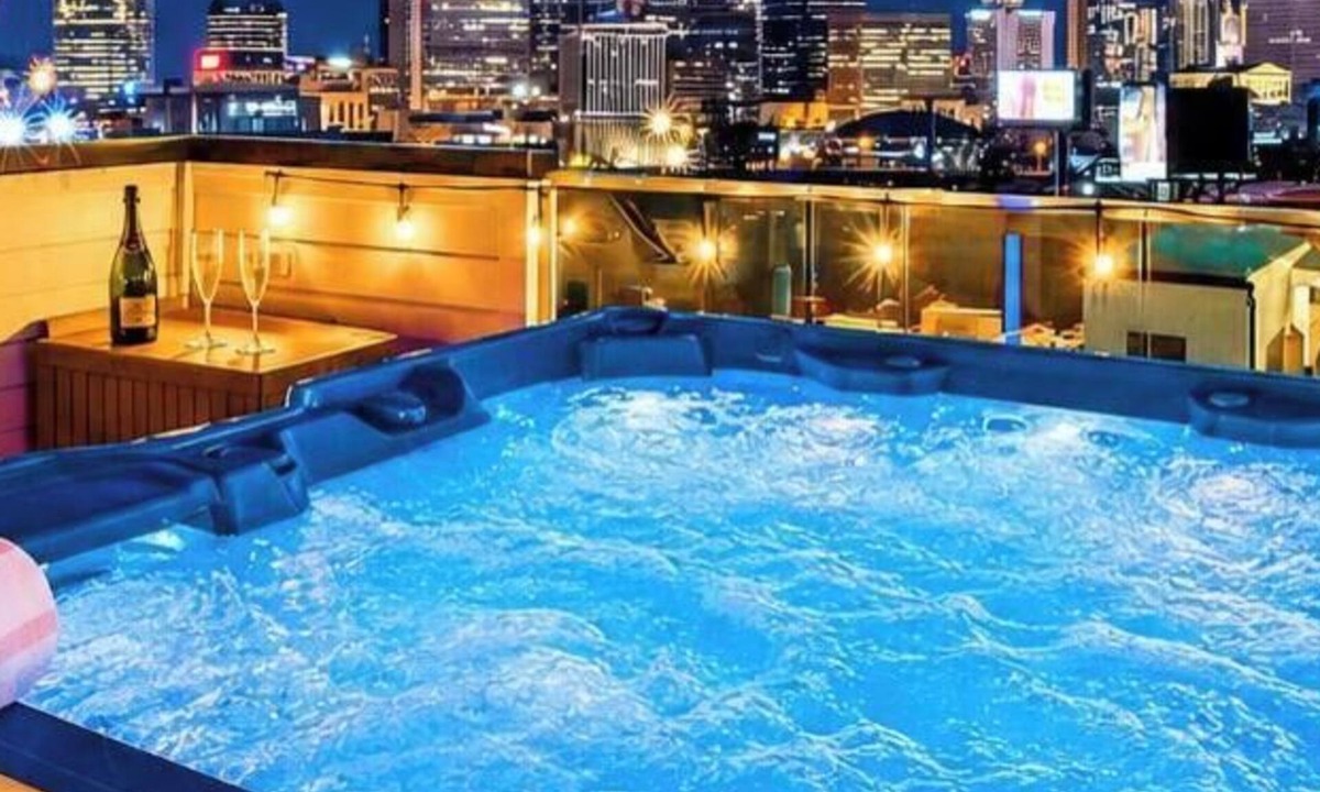 Katie Hill Neighborhood House | Summer rooftop hot tub, karaoke lounge, double decks near Broadway