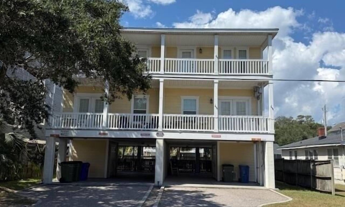 Surfside Beach House | Summer's Den