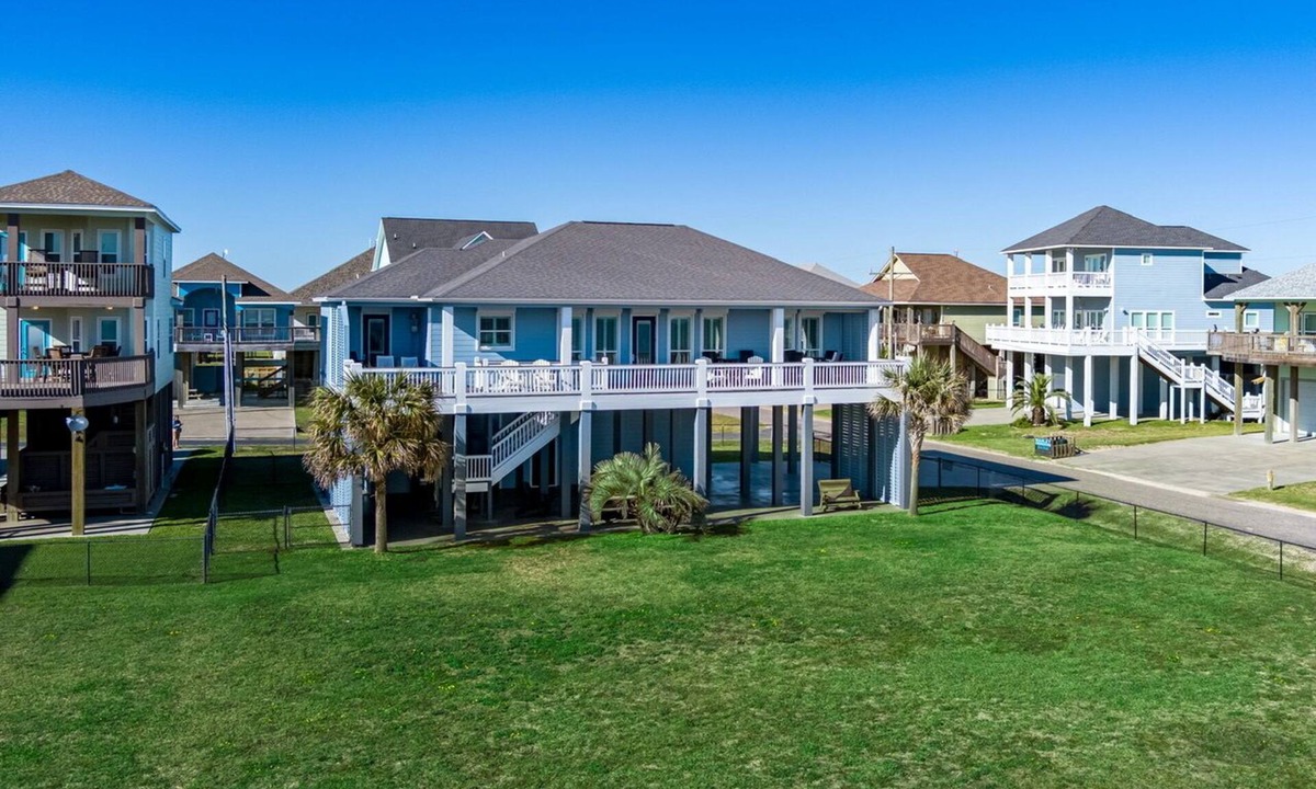 Crystal Beach House | Summer Salt - 3 Bedroom - 2 Bath - Sleeps 10