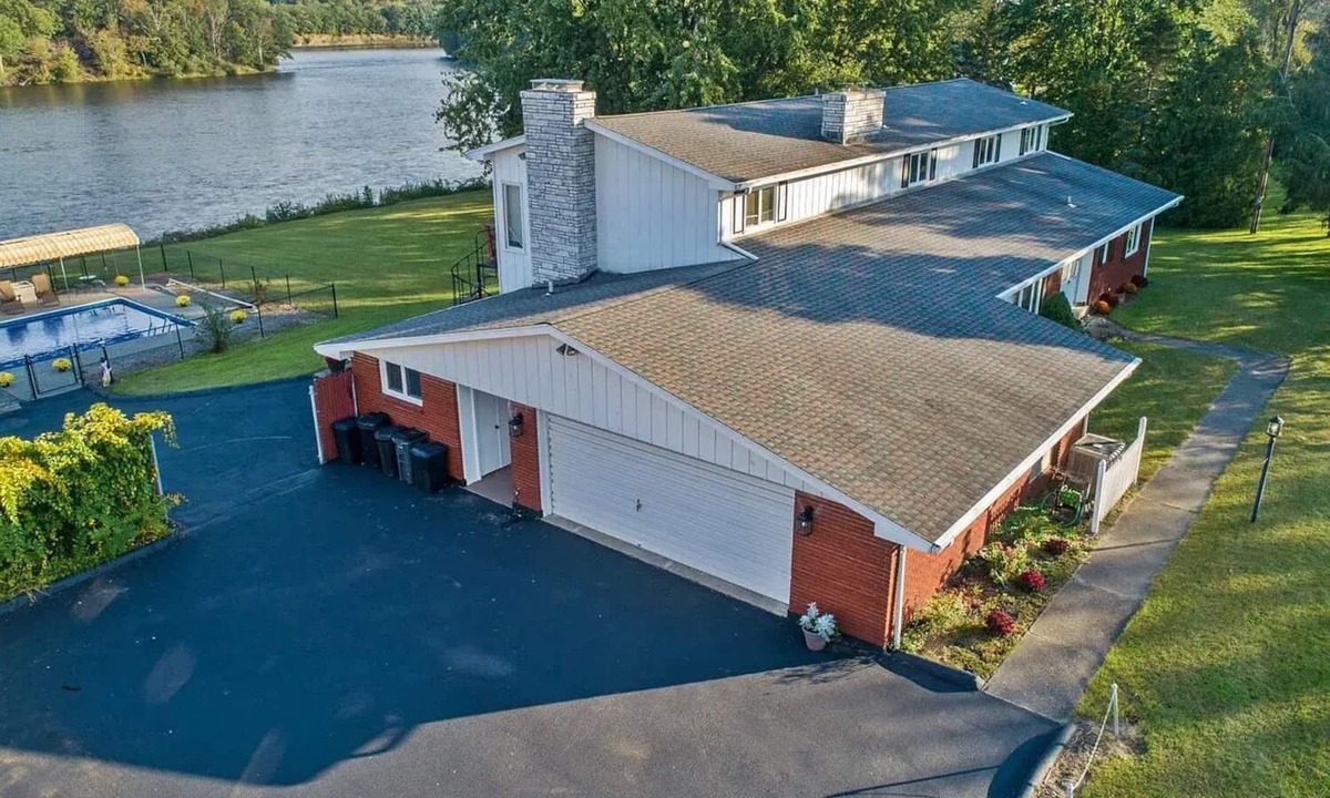 Stillwater House | SUMMER SARATOGA OPENINGS! 9 Total Beds Waterfront, Pool, Fish, Golf ->TRACK TOWN