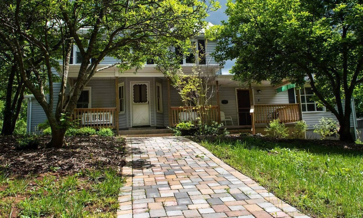 Rileyville House | Summer Specials on Country Home Close to Scenic Attractions and Massanutten Mts.