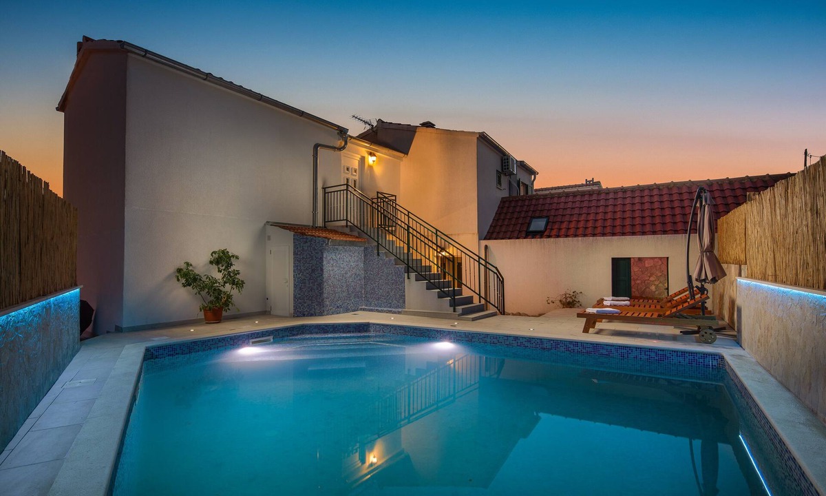 Primosten Burnji Villa | Summer villa with outdoor pool
