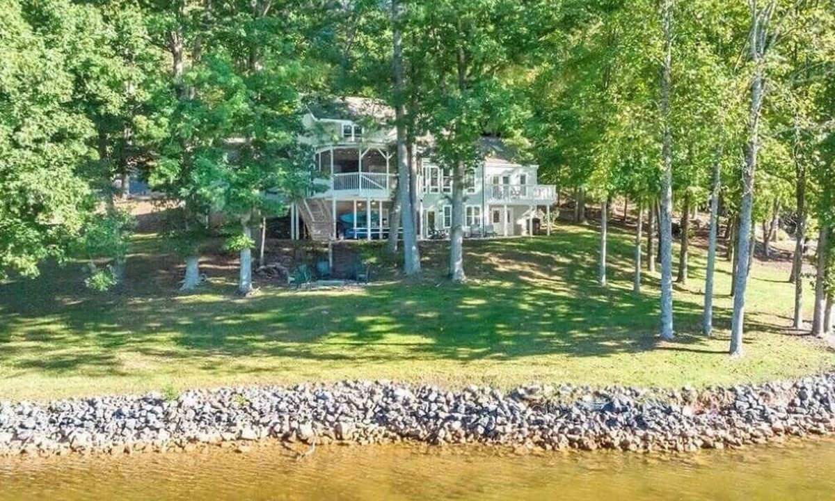 Westlake Corner House | Summer Weeks Still Available at Heron House!