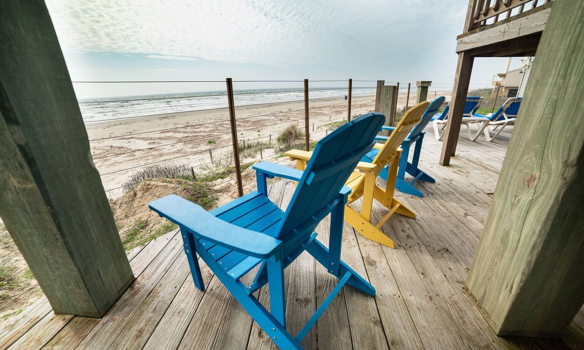 Galveston House | Summer Wind, Beachfront with incredible views! 5 miles from Galveston sea wall!